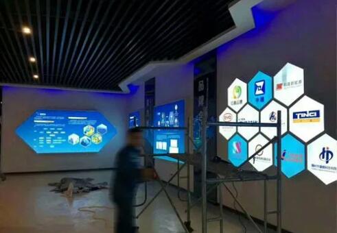 桂林軟膜燈箱招牌價(jià)格一平方多少錢(qián)？答案3秒前公布